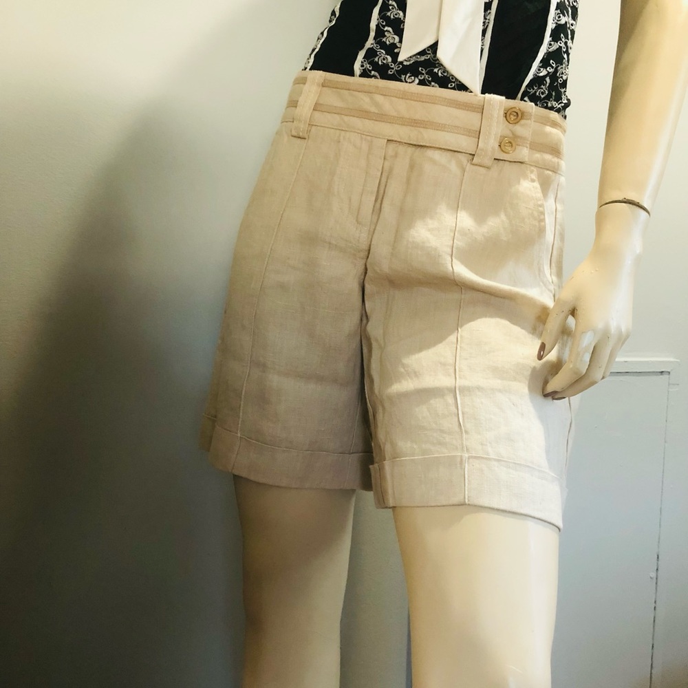 NWT.Bebe 100% Linen Short. Color Beige. Size 10